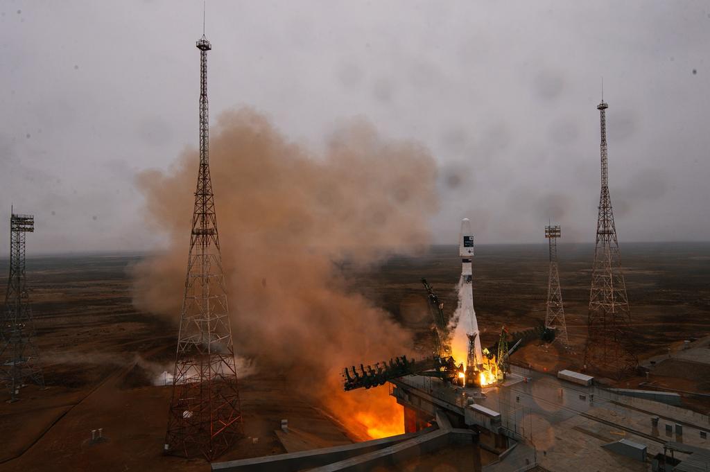 Un cohete ruso Soyuz-2.1b puso hoy en órbita 36 satélites de comunicación de la compañía británica OneWeb, informó Roscosmos, la agencia espacial rusa. (ARCHIVO) 
