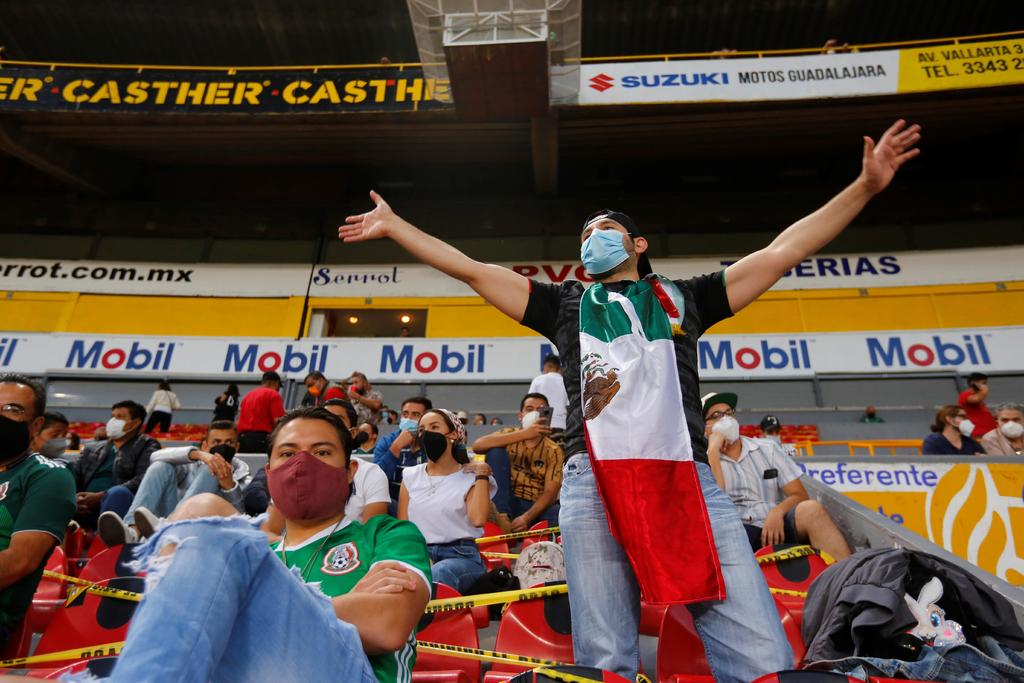 El presidente de la Federación Mexicana de Fútbol, Yon de Luisa, reconoció este viernes que la afición asistente al Preolímpico de Concacaf volvió a caer en el grito homofóbico por el que México ha sido sancionado y llamó erradicarlo. (ARCHIVO)