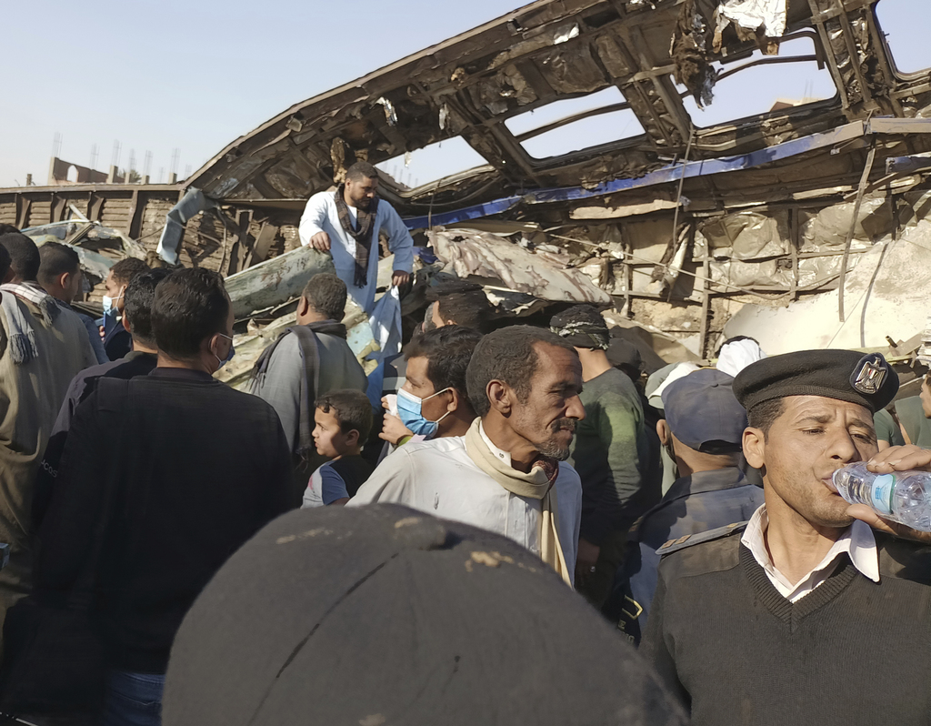 El accidente tuvo lugar entre las estaciones de Al Maragha y Tahta, en la provincia de Sohag, en el sur de Egipto.