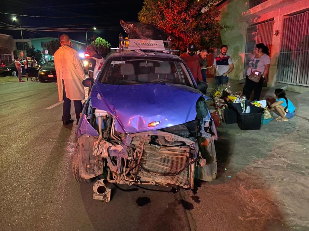 Se registra nuevamente un accidente vial en el cruce de la avenida Escobedo y el par vial de la calle 22 de la ciudad de Torreón. (EL SIGLO DE TORREÓN)
