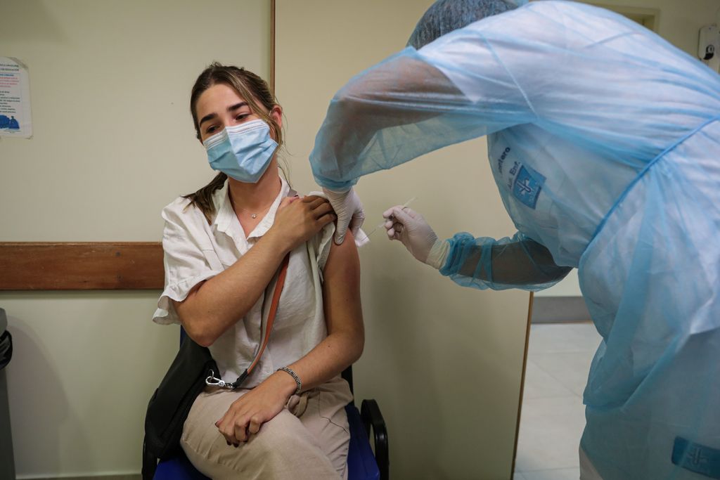 Uruguay llegó a más de 503,000 personas que han recibido ya la primera dosis de la vacuna. (ARCHIVO) 