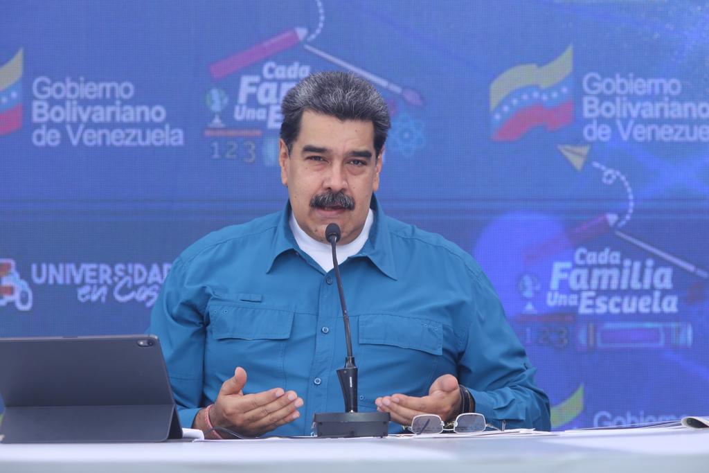 El presidente de Venezuela, Nicolás Maduro, ofreció este domingo intercambiar parte de la producción petrolera del país caribeño por vacunas antiCOVID, en medio de una nueva ola de contagios y de las dificultades de su Gobierno para acceder a millonarios recursos congelados en el exterior.
(EFE)