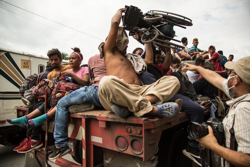 En redes sociales se anunció la salida de una caravana de migrantes desde Honduras el martes 30. (ARCHIVO) 