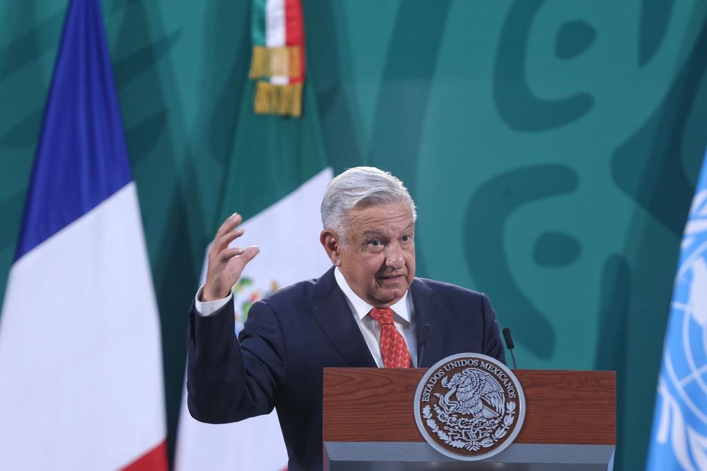 López Obrador aseguró que critica a periodistas y a medios de comunicación porque lo 'mayoritean' y acusó que el conservadurismo tiene a casi todos los medios de comunicación comprados. (ARCHIVO)