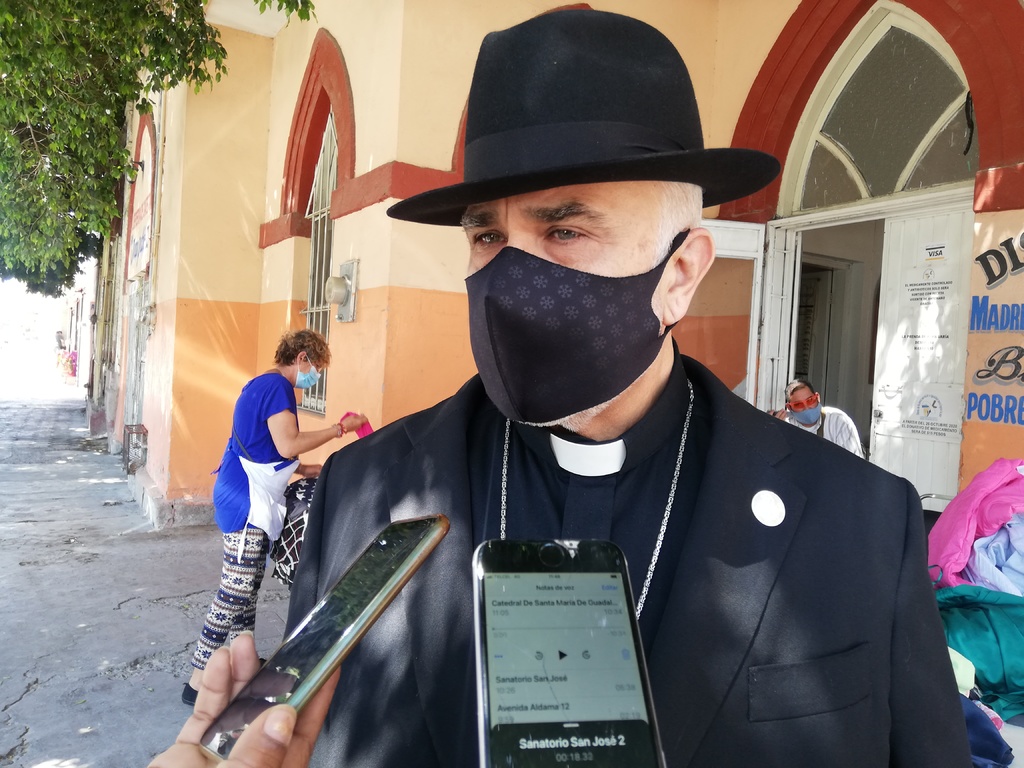 El obispo de Gómez Palacio, Jorge Estrada, comentó que ya fueron vacunados algunos sacerdotes mayores de 60 años.