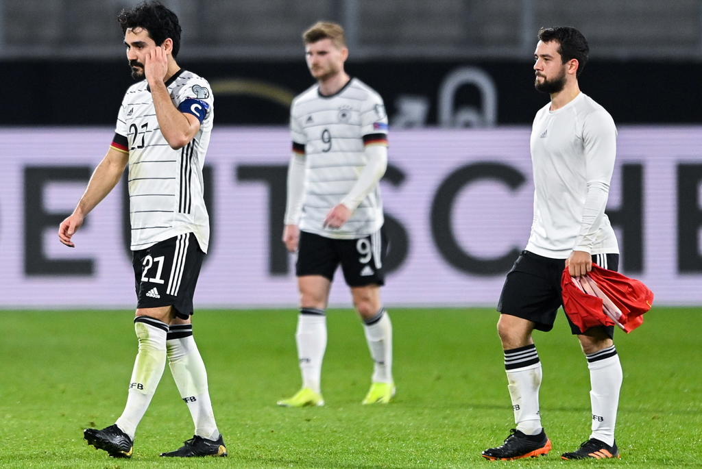 La racha de 20 años y 35 partidos de Alemania sin perder en las eliminatorias de la Copa del Mundo quedó desbaratada el miércoles al sucumbir inesperadamente ante Macedonia del Norte dentro de una jornada en la que Inglaterra e Italia enlazaron tres victorias cada uno en el camino a Qatar. (EFE)