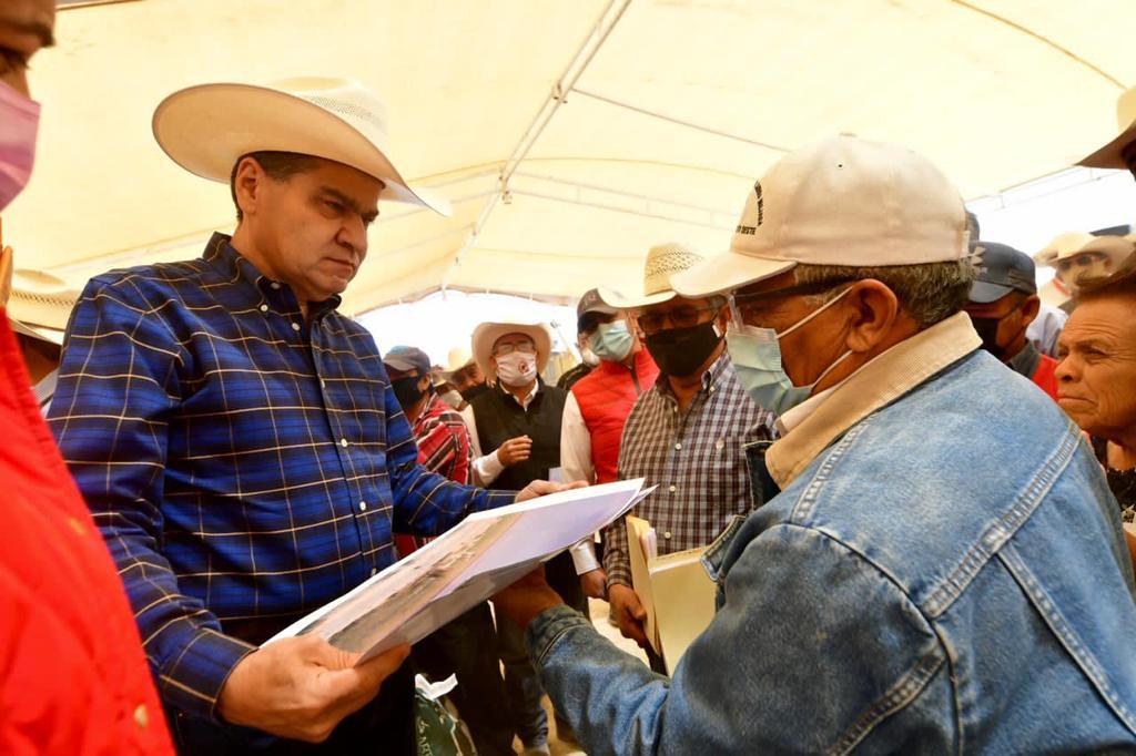 Riquelme dio continuidad a la entrega de apoyos a trabajadores del campo y arrancó el programa La Mera Mera Campirana.