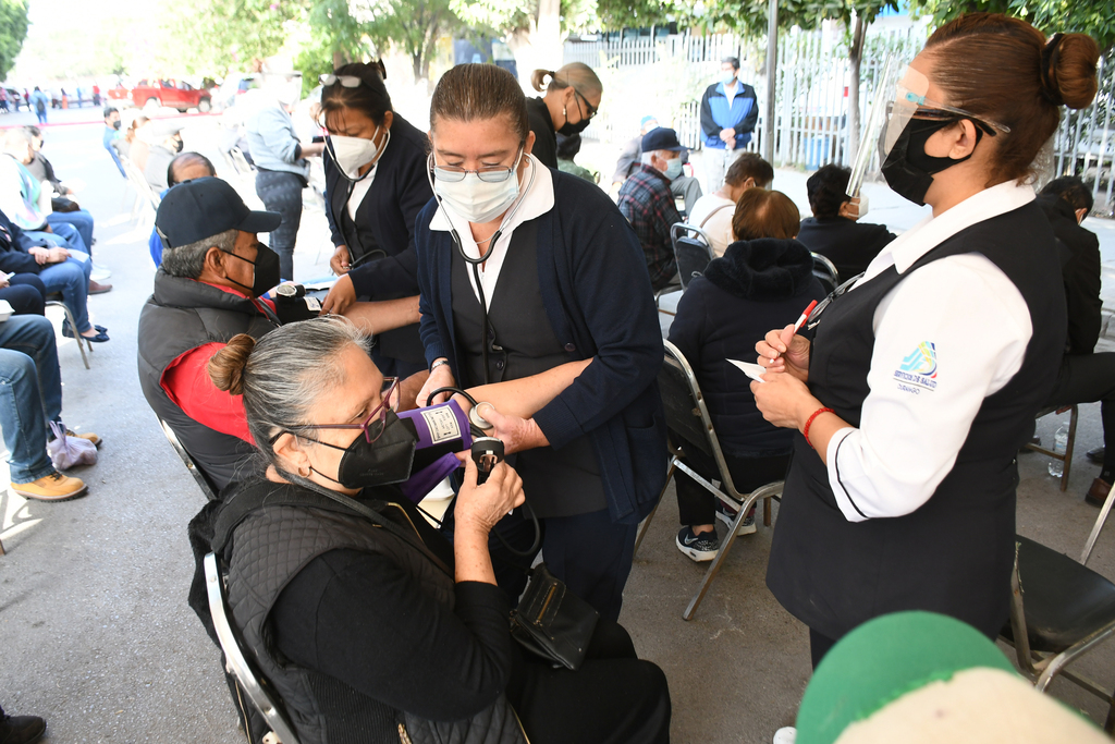 La inmunización a los adultos mayores de 60 años en este módulo de la zona urbana de Gómez Palacio inició el pasado lunes