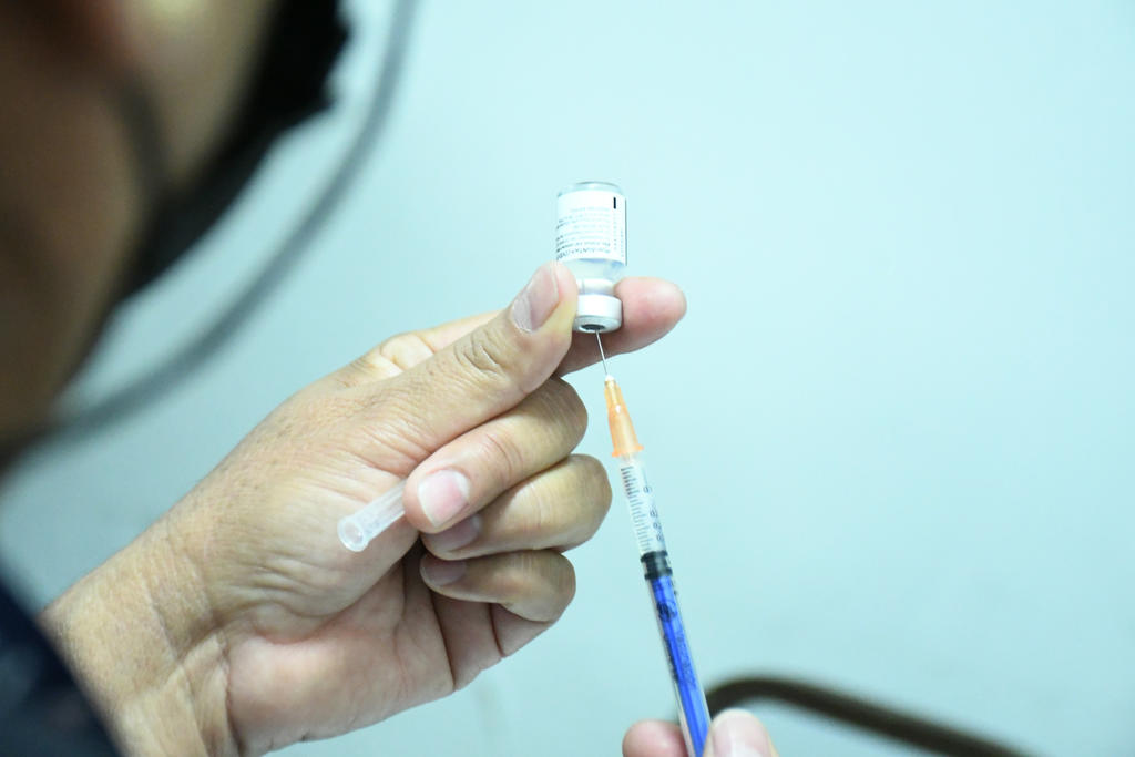 Anuncia la Secretaría de Bienestar Laguna que la vacunación antiCOVID para los adultos mayores de la urbana de Gómez Palacio, reiniciará este sábado pero solo en tres módulos. (EL SIGLO DE TORREÓN)