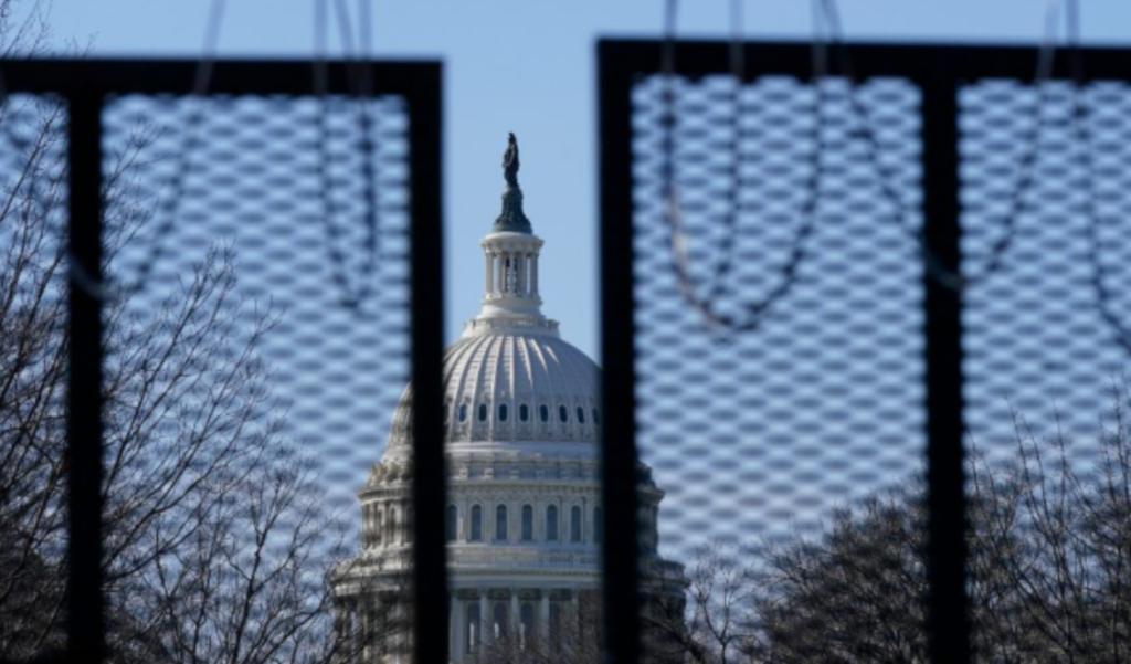 La Policía bloqueó todos los edificios del Capitolio de Estados Unidos por 'una amenaza de seguridad externa'. (AP)