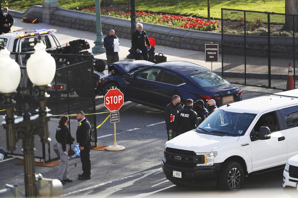 El hombre que embistió su vehículo contra una barricada cerca del Capitolio estadounidense, matando a un guardia antes de ser abatido por la policía, sufría de delirios, paranoia y tendencias suicidas, informó una fuente oficial el sábado. (Especial) 