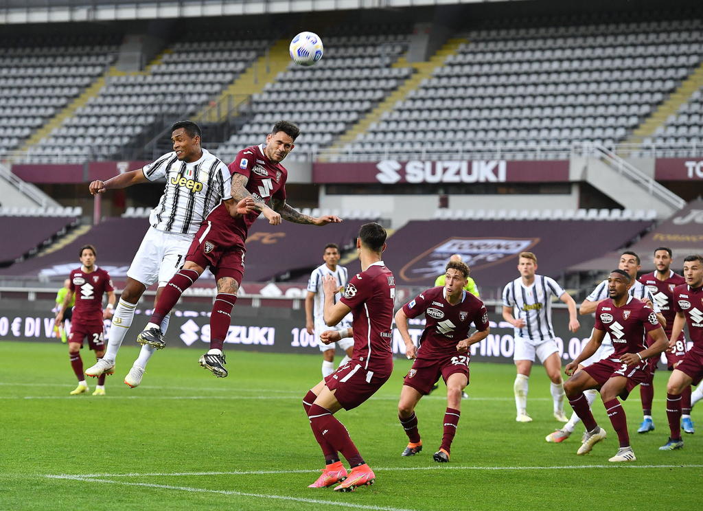 Un doblete del paraguayo Tonny Sanabria le dio este sábado un empate 2-2 al Torino en el derbi contra el Juventus y prolongó la caída del conjunto juventino, que se quedó momentáneamente fuera de los puestos de Liga de Campeones de la Serie A. (EFE)
