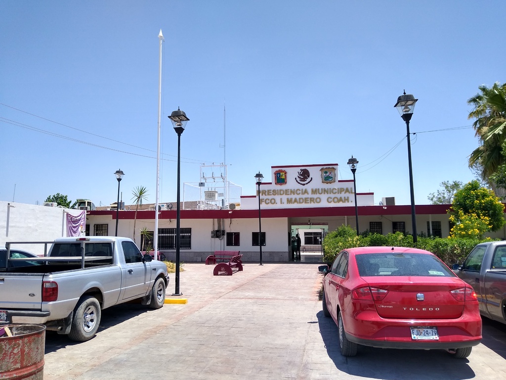 La Secretaria de Medio Ambiente (SMA) del Gobierno del estado de Coahuila entregó en donación 800 árboles, los cuales fueron distribuidos a instituciones educativas y sociedad en general del municipio de Francisco I. Madero. (EL SIGLO DE TORREÓN)