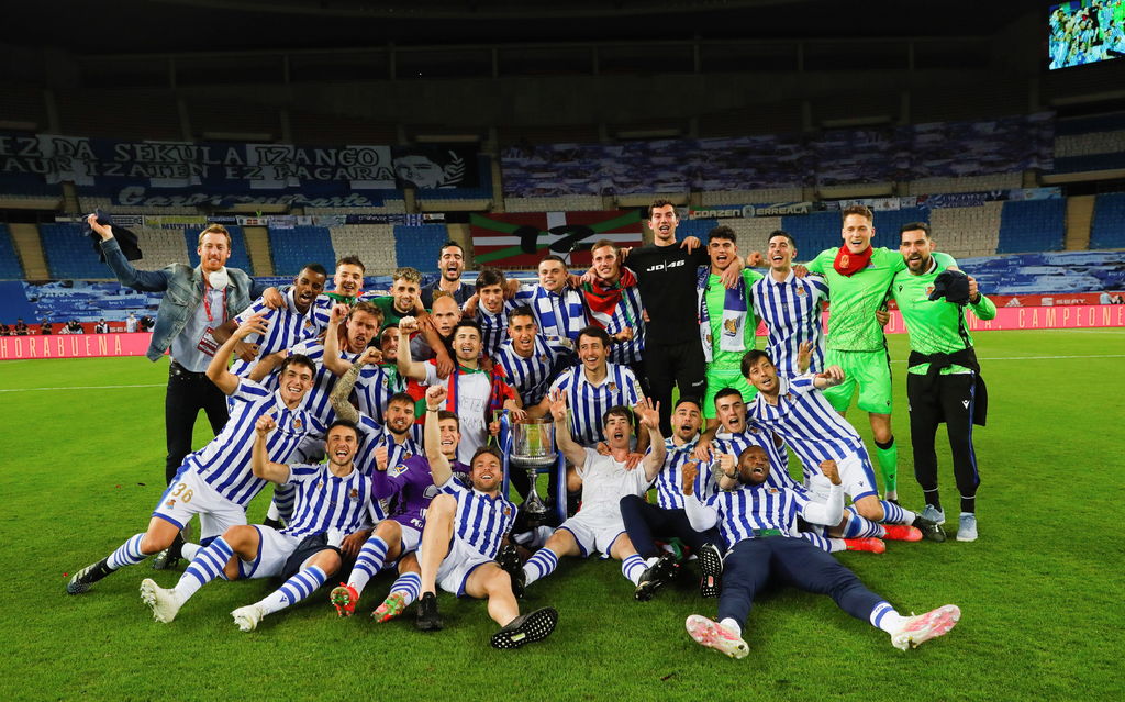 La Real Sociedad derrotó 1-0 al Athletic de Bilbao en la final de la Copa del Rey 2020, la cual se pospuso por la pandemia.