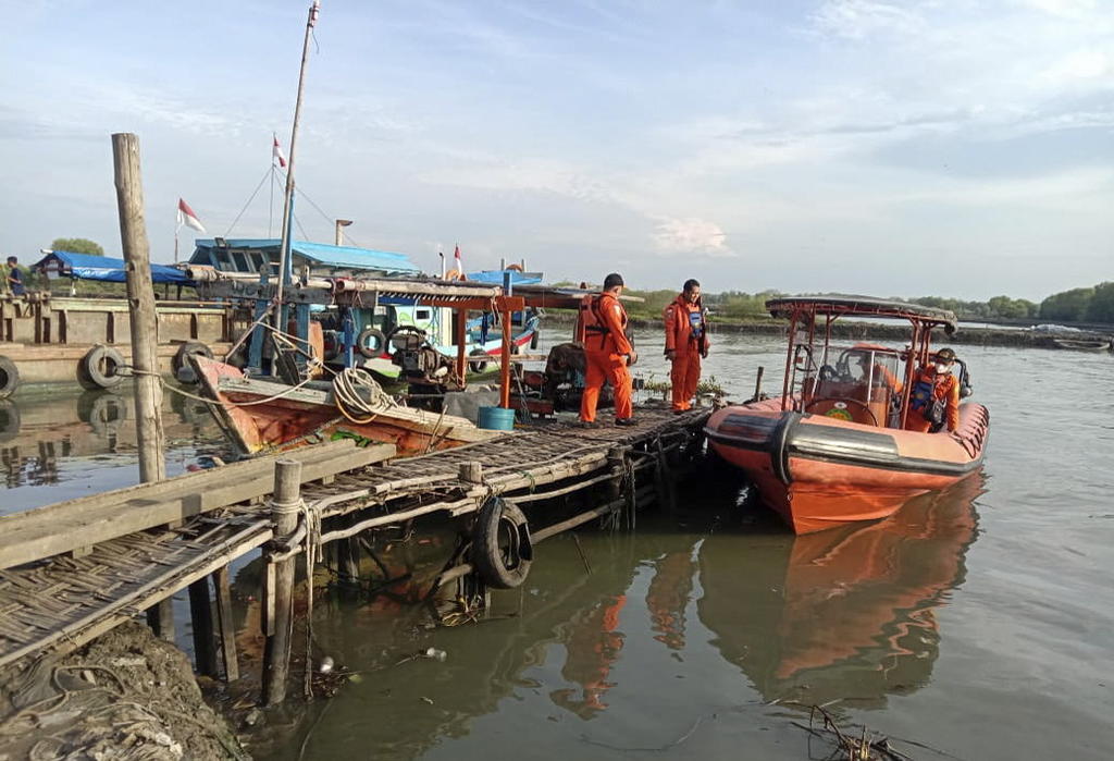 Diecisiete personas estaban desaparecidas tras una colisión entre un pesquero y un carguero cerca de la isla indonesia de Java, según dijeron las autoridades el domingo. (Especial) 