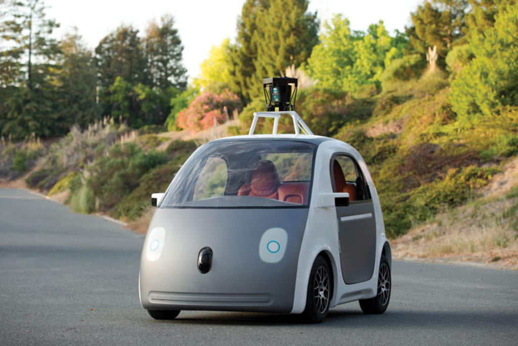 El consejero delegado de Apple, Tim Cook, dio este lunes la señal más clara sobre el interés de la compañía por los vehículos autónomos al apuntar que 'un coche autónomo es un robot' y añadir: 'Ya veremos lo que Apple hace' con los coches sin conductor. (Especial)