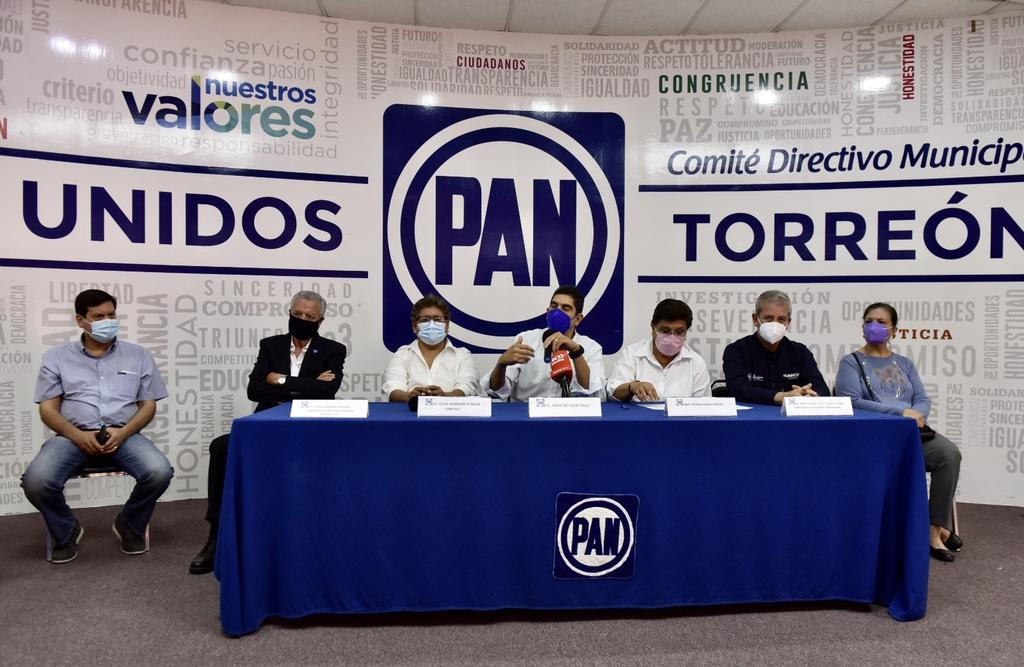 Jorge Zermeño, candidato del PAN a diputado federal por el Distrito 05, negó que las despensas que se están entregando mensualmente desde el Municipio de Torreón se estén utilizando con fines electorales y en beneficio del propio Acción Nacional. (ERICK SOTOMAYOR)