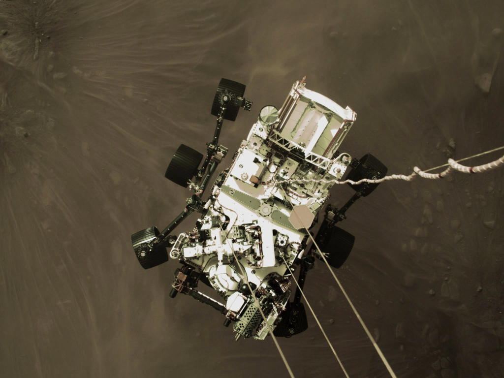 La estación medioambiental instalada a bordo del explorador Perseverance de la NASA, liderada por el Centro de Astrobiología español, ha enviado ya su primer informe meteorológico desde el cráter Jezero de Marte. (ARCHIVO) 

 