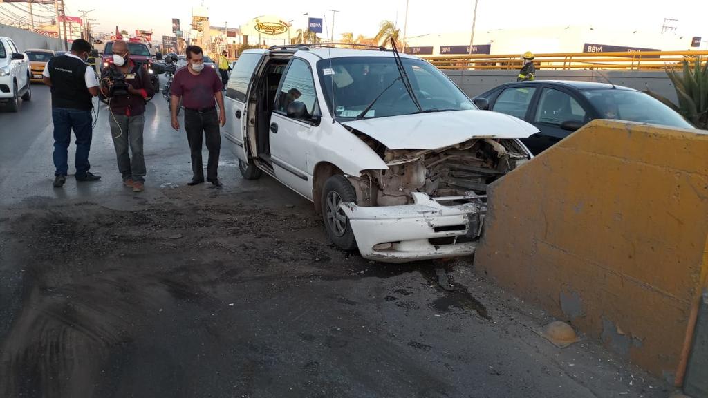 Los hechos ocurrieron cerca de las 7:30 de la mañana de este miércoles sobre el bulevar Independencia, justo al ingresar al carril para tomar la carretera Torreón-San Pedro.
(EL SIGLO DE TORREÓN)