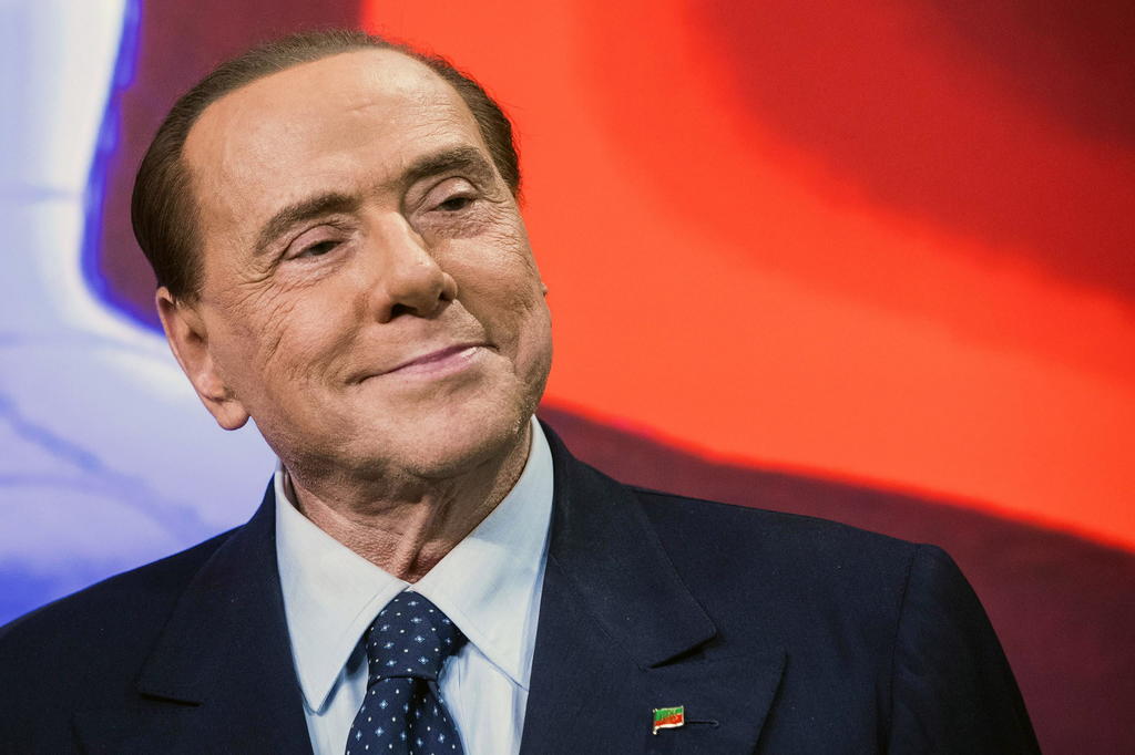 La nueva hospitalización del ex primer ministro italiano Silvio Berlusconi ha obligado a posponer la última audiencia del juicio en el que está imputado por corrupción judicial por sobornar supuestamente a un testigo de sus fiestas. (ARCHIVO) 

 