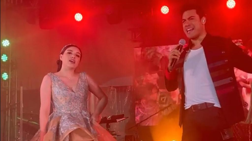 Carlos Rivera reapareció cantando en vivo en una fiesta de quince años en Mazatlán. (ESPECIAL)