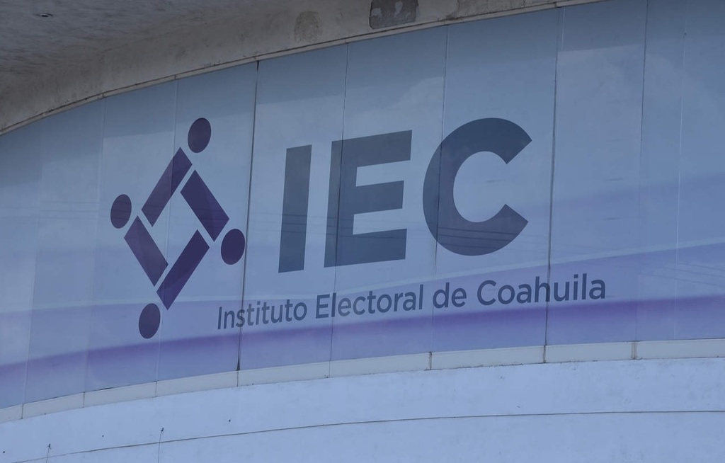 El IEC y la Unión de Organismos Empresariales Coahuila Sureste firmaron un convenio de colaboración.