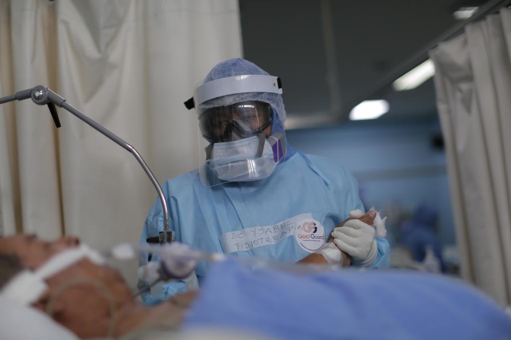El seguro social Essalud confirmó este sábado el deceso de 12 pacientes por la COVID-19 en el hospital de Talara, en el desértico norte del Perú, que se quedó desabastecido de oxígeno el viernes. (ARCHIVO)
