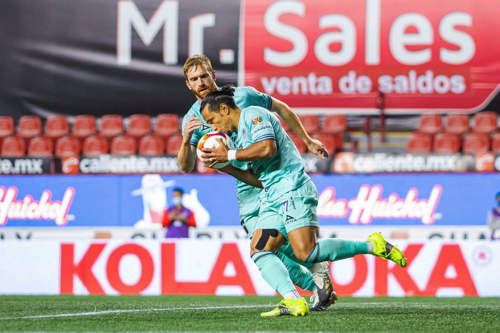 Camilo Sanvezzo marcó dos tantos de penal para Mazatlán FC. (JAM MEDIA)