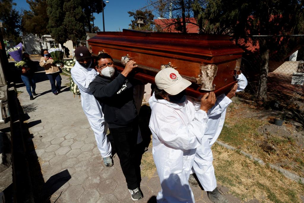 Unas 190,000 muertes por todas las causas pudieron evitarse en México durante la pandemia de la COVID-19 en 2020, si el país la hubiera gestionado de mejor manera, indicó este lunes un estudio encargado por la OMS. (ARCHIVO)