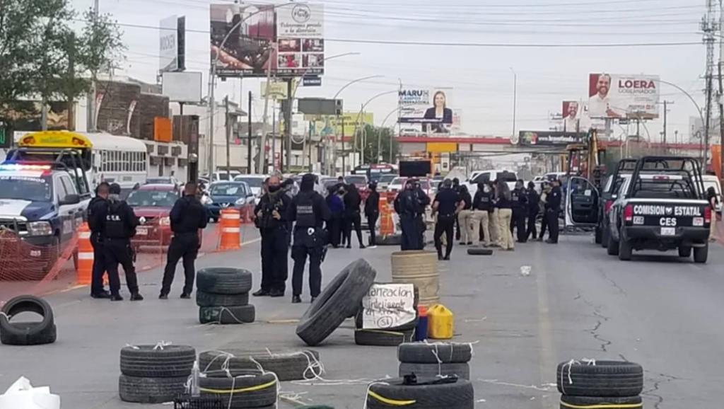 La candidata del PRI a la alcaldía de Ciudad Juárez, Adriana Fuentes Téllez, fue arrestada durante la mañana de este día luego de participar en una manifestación para tratar de impedir la continuación de una obra que realiza el Gobierno del Estado en una de las principales avenidas de la ciudad. (ESPECIAL)