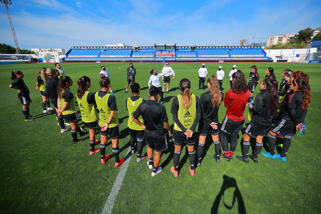 El equipo mexicano sostuvo ayer su último entrenamiento previo al duelo ante las españolas. (CORTESÍA FMF)