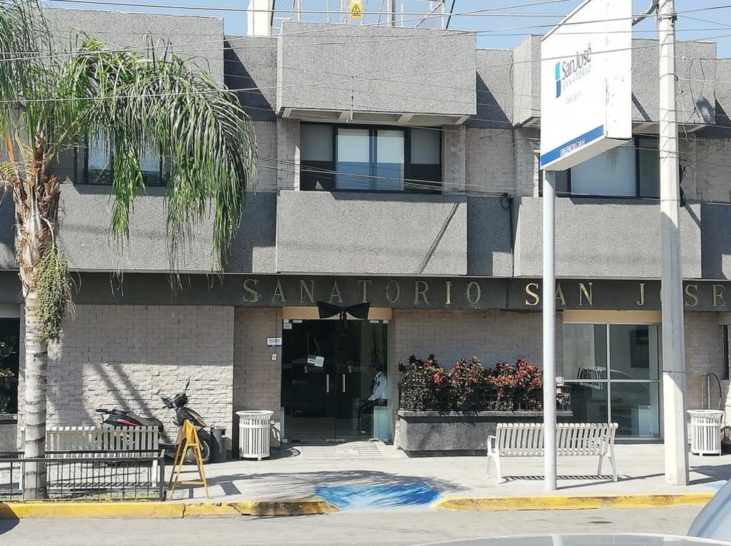 Ambos heridos, una menor de 17 años de edad y un hombre de 20 años, fueron trasladados al Sanatorio San José en Gómez Palacio. (EL SIGLO DE TORREÓN)