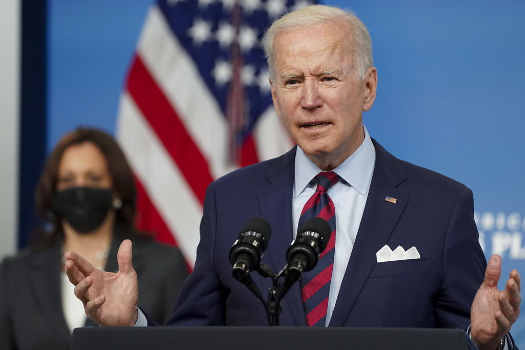 El presidente Joe Biden habló el martes por teléfono con el mandatario ruso Vladimir Putin, a quien le increpó sobre el aumento de la presencia militar rusa a lo largo de la frontera con Ucrania. (ARCHIVO) 
