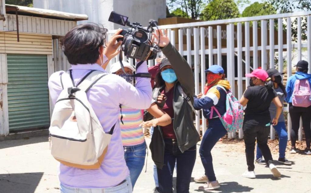 Según datos de la Defensoría de los Derechos Humanos del Pueblo de Oaxaca (DDHPO), organismo que también condenó la agresión, sólo de 2015 a abril de 2021 suman 273 los expedientes que se han iniciado por agresiones a periodistas en la entidad. (ARCHIVO)