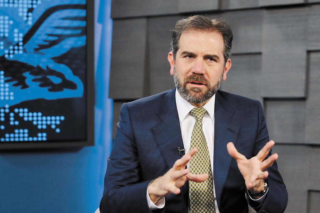 El consejero presidente del INE, Lorenzo Córdova, advirtió que nadie amedrenta a consejeras y consejeros, ni siquiera con amenazas directas. (ARCHIVO)