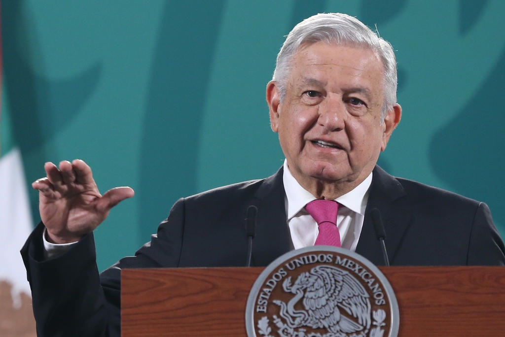 López Obrador aclaró que el INE 'no es todavía la última instancia' y expresó que cree que 'se debe de respetar la resolución del Tribunal, en el sentido de que puede haber una sanción, pero no quitarles el derecho de participar'.