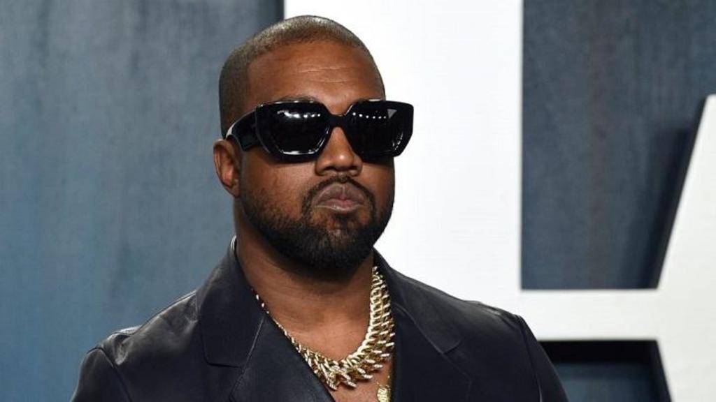 La zapatillas de deporte que el rapero estadounidense Kanye West llevó puestas durante la 50 ceremonia de entrega de los premios Grammy y que dieron luz a la línea 'Yeeze' han sido puestas a la venta por la casa de subastas Sotheby's. (ESPECIAL) 