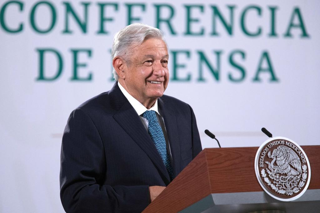 López Obrador aseguró que el próximo martes podría vacunarse contra el COVID-19 con el biológico de AstraZeneca. (EFE)
