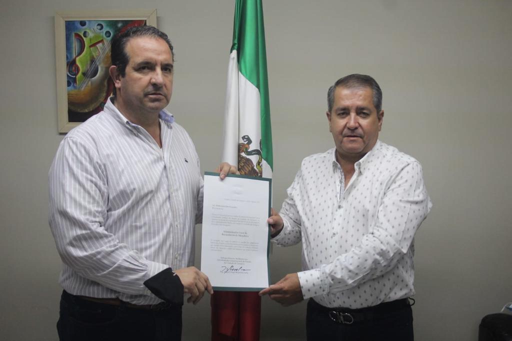  El exalcalde de Monclova Pablo González, fue presentado como el nuevo titular de Recaudación de Rentas en al región Centro. (SERGIO A. RODRÍGUEZ)