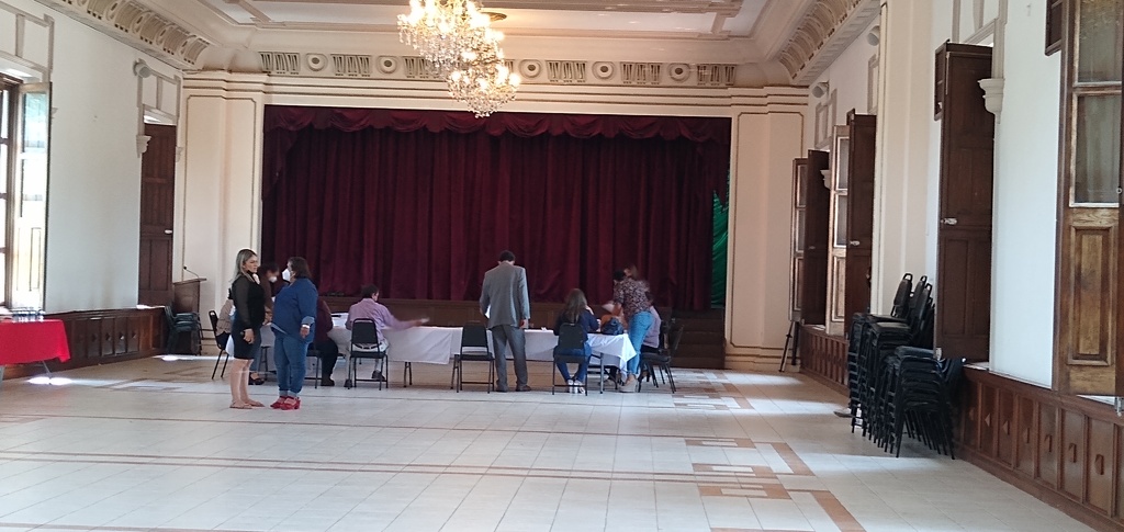 Las reuniones previas a las sesiones de Cabildo se realizan en el Salón Azul de la presidencia.