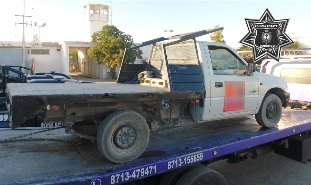 Elementos de la Policía Estatal pusieron a disposición del agente del Ministerio Público un vehículo Chevrolet. (EL SIGLO DE TORREÓN)
