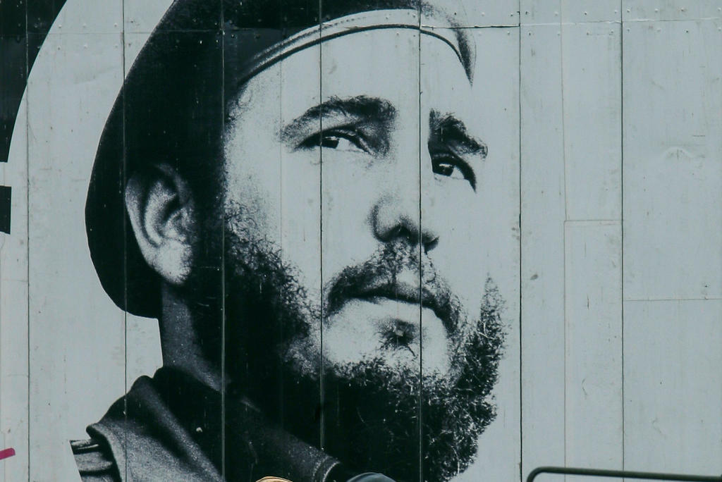 La Agencia Central de Inteligencia de EUA (CIA, en inglés) planeó sin éxito dos complots para asesinar a los líderes cubanos Fidel y Raúl Castro en la década de 1960, según documentos desclasificados este viernes por el independiente Archivo de Seguridad Nacional. (ARCHIVO)