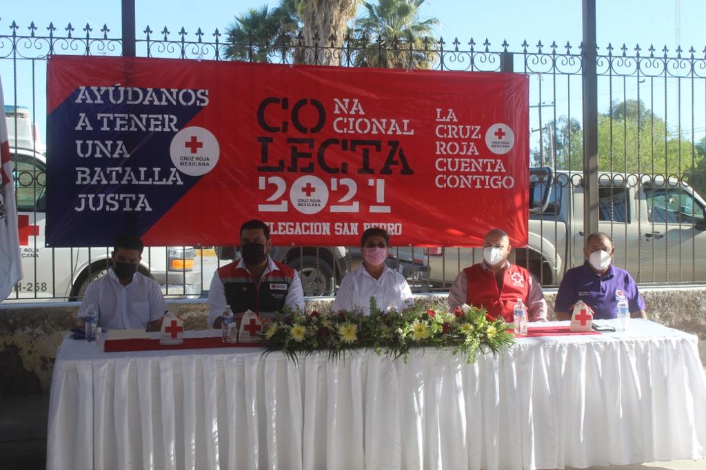 La mañana de este viernes, en el municipio de San Pedro se llevó a cabo el banderazo oficial de arranque de la Colecta Nacional Cruz Roja 202 que en está ocasión lleva el lema: “Ayúdanos a atender una batalla justa”. (MARY VÁZQUEZ)