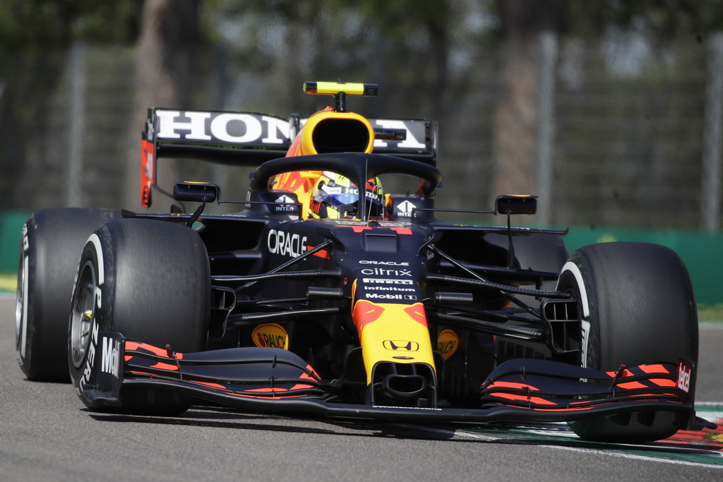 Sergio Pérez buscará hoy un buen lugar en la parrilla de salida para el segundo Gran Premio de la temporada. (AP)