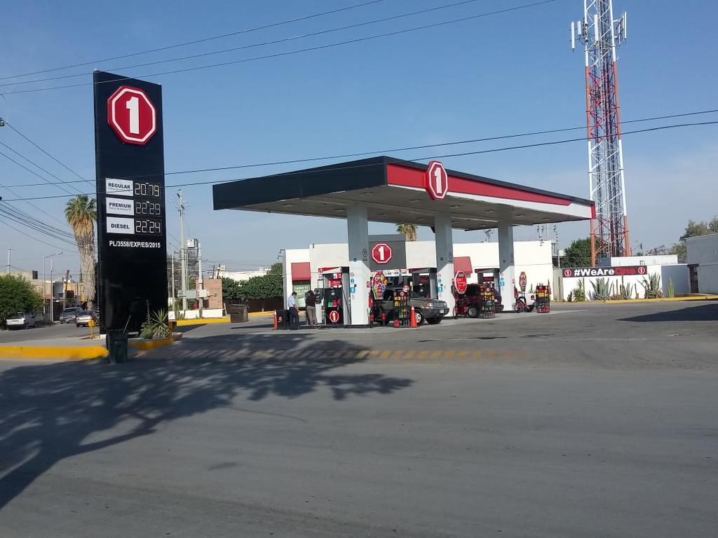  De acuerdo al reporte más reciente, el precio de la gasolina promedio en el país es de 20.17 pesos la Magna o Regular, a 21.74 la Premium y a 21.46 el diésel.
 (EL SIGLO DE TORREÓN)
