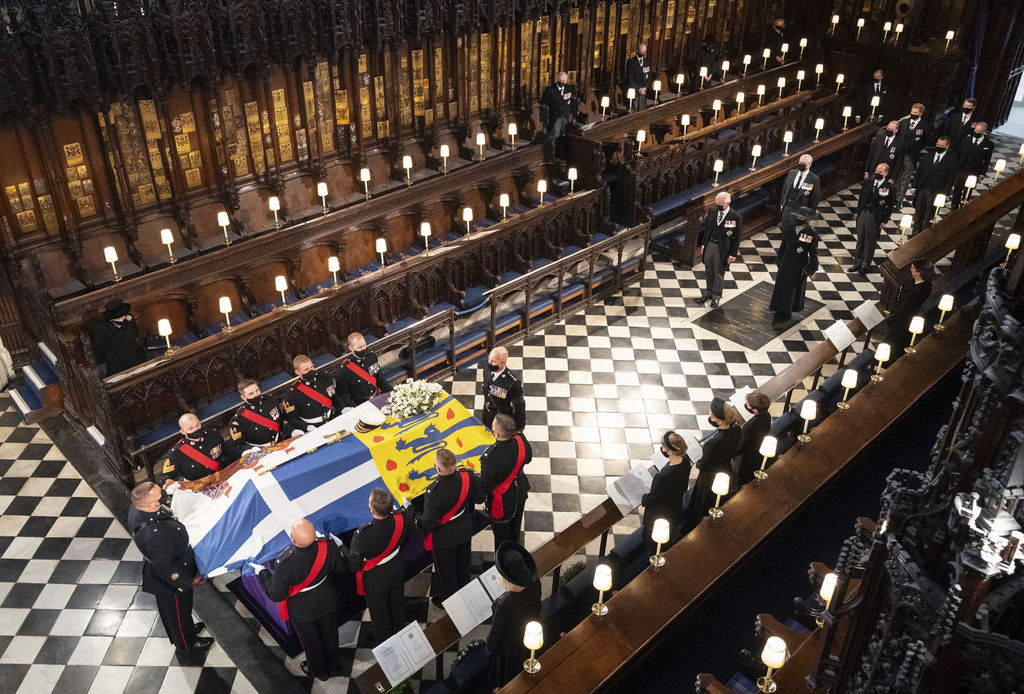 El funeral por el duque de Edimburgo se celebró con una solemne ceremonia en la capilla de San Jorge, en Windsor. (ARCHIVO) 
