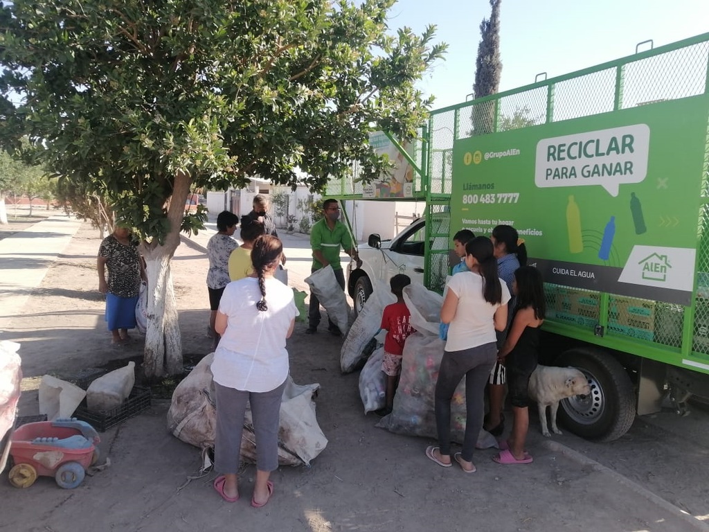 Buena respuesta tienen la campaña de reciclaje en Madero; se intercambian materiales reutilizables por artículos de limpieza. (EL SIGLO DE TORREÓN) 