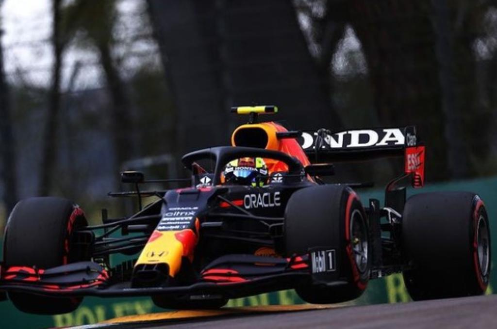 Este domingo en el Gran Premio de Emilia-Romaña en Italia, Max Verstappen de Red Bull se coronó en el primer lugar, dejando a Lewis Hamilton (Mercedes) en segundo y Lando Norris (McLaren) en tercero. (Especial) 