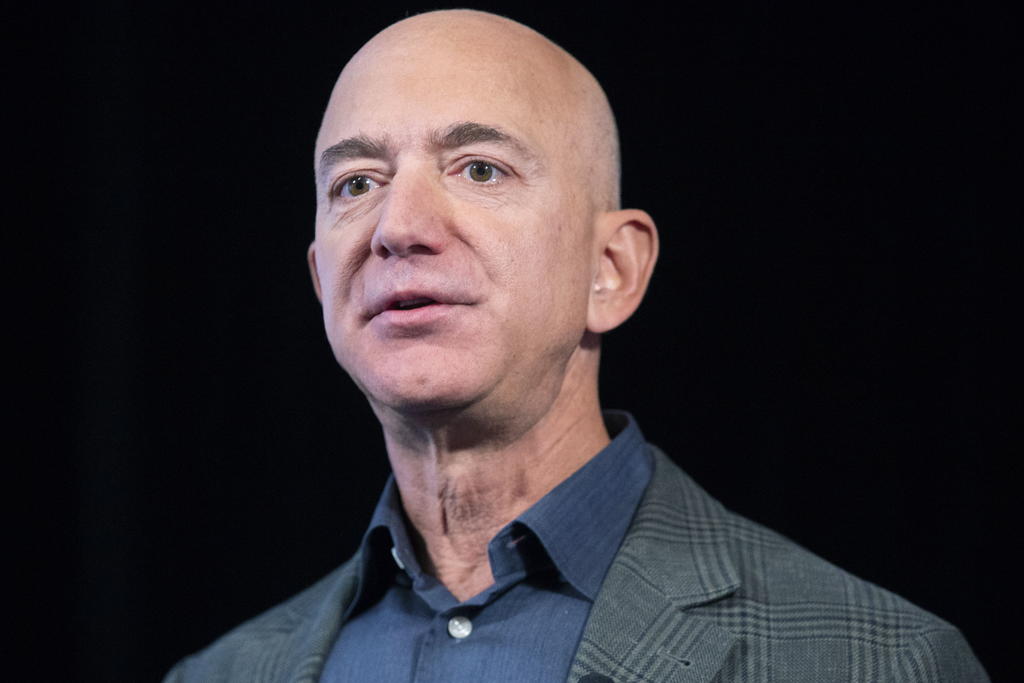 El fundador y consejero delegado de Amazon, Jeff Bezos, dijo que la empresa debe hacer 'un trabajo mejor' con sus empleados y progresar en la manera en que crea valor para los trabajadores. (ARCHIVO) 