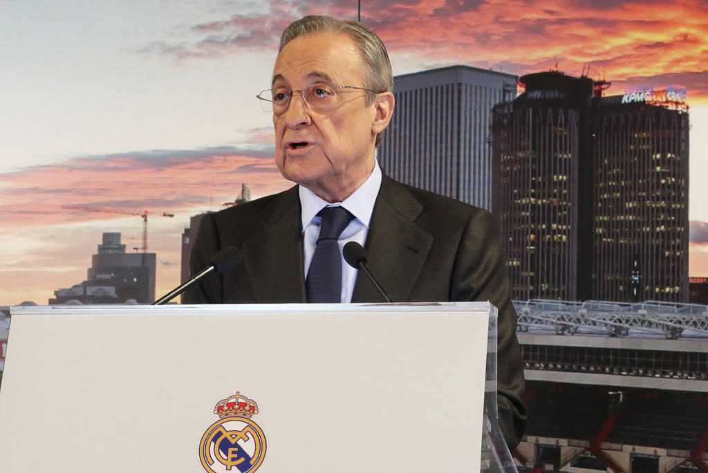 Florentino Pérez, presidente del Real Madrid, justificó la decisión de crear la Superliga europea como 'solución para arreglar una situación muy mala del futbol y paliar los ingresos perdidos' por los grandes clubes. (ARCHIVO)
